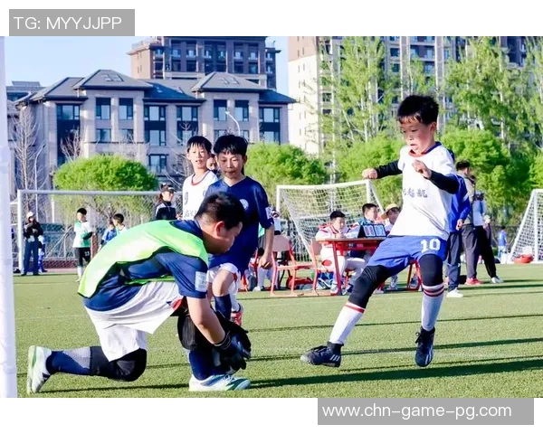 如何有效推动校园足球发展提升学生参与热情与竞技水平的策略探讨